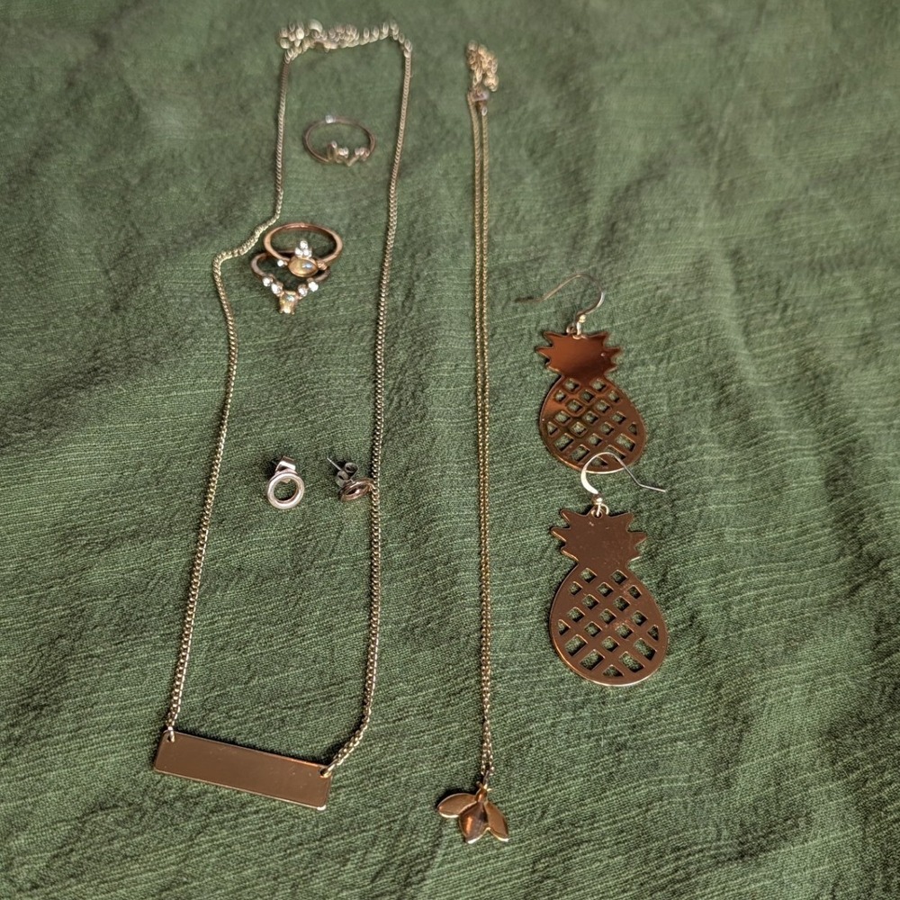 Mixed Gold Tone Jewelry Lot Pineapple Earrings Bar Necklace Leaf Pendant Rings